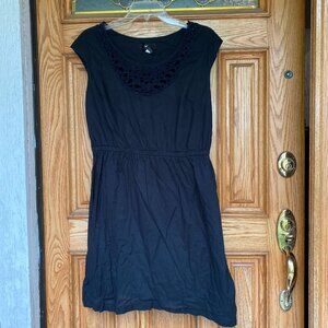 Sleeveless Black Midi Dress with Embroidered Neckline